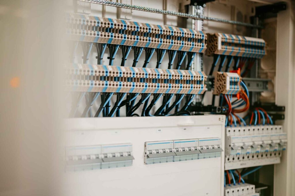 Hoe stekerbaar installeren fouten voorkomt en de veiligheid verhoogt - Prelek